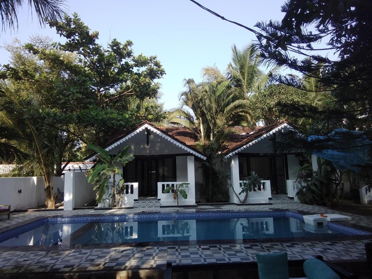 God'S Gift Morjim Hotel Exterior foto