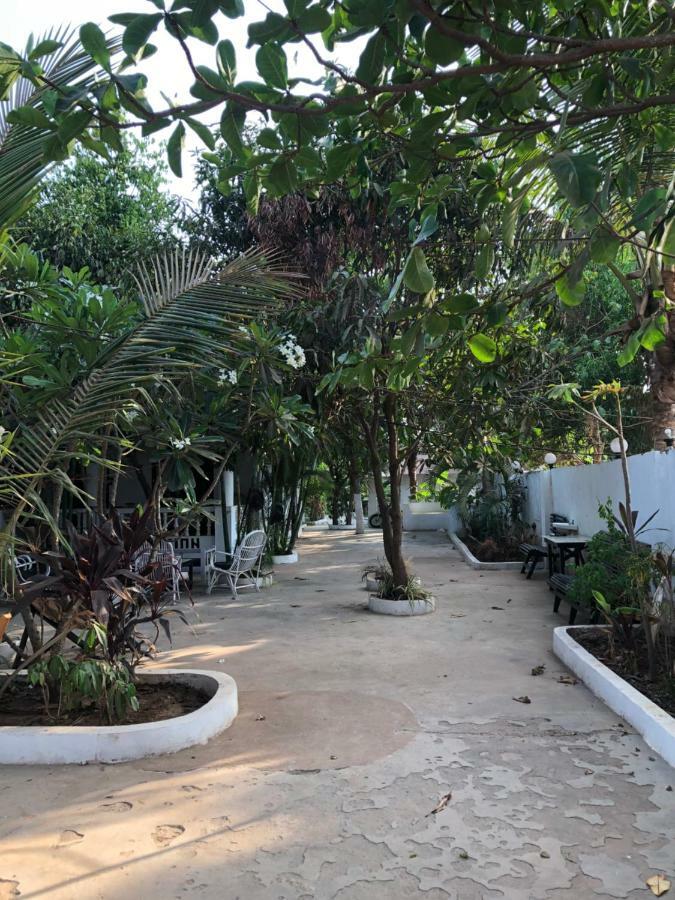God'S Gift Morjim Hotel Exterior foto